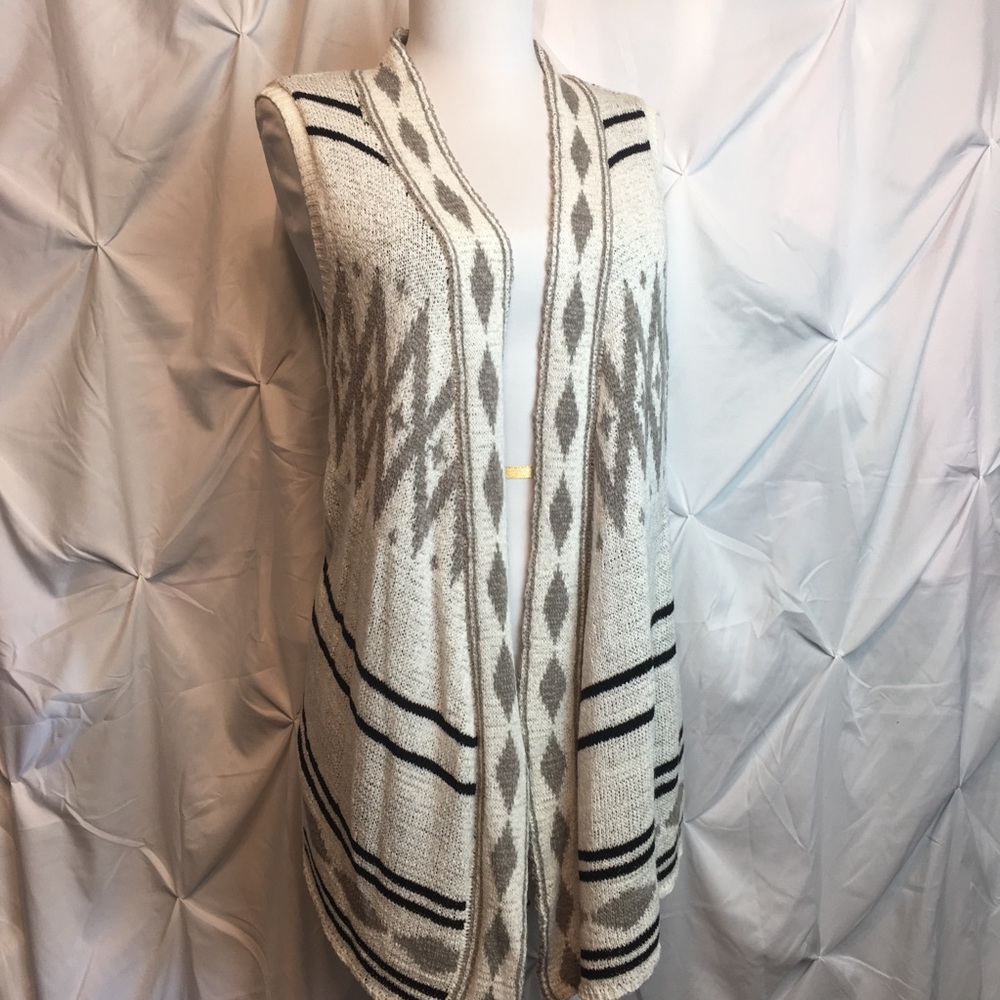 Cupcakes and cashmere diamond sweater vest small